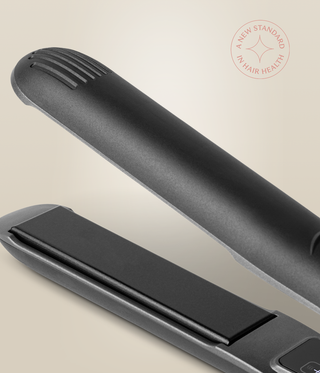 Close-up of the Astral Black Omnia Styler Classic's plate and ridged tip.